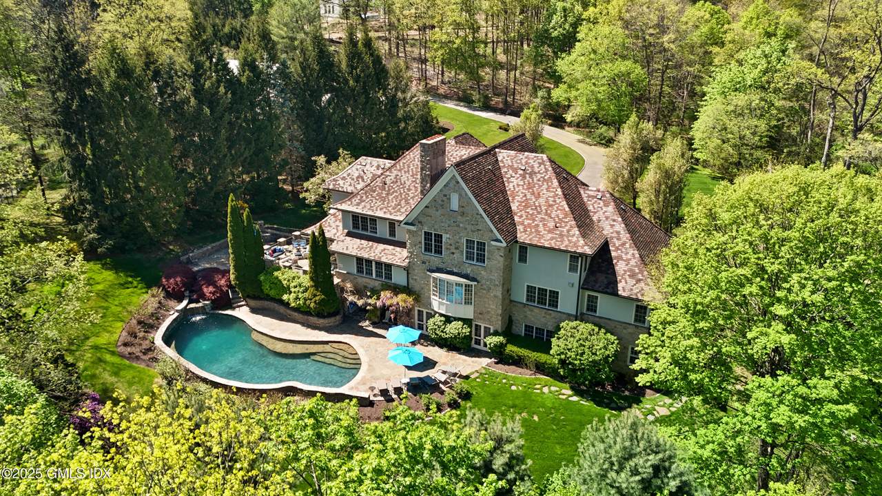 8 Chieftans Road - Photo 1
