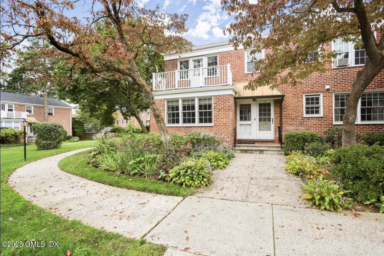 141 Putnam Park - Photo 1