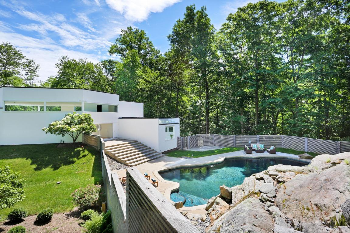 15 Hycliff Road - Photo 1