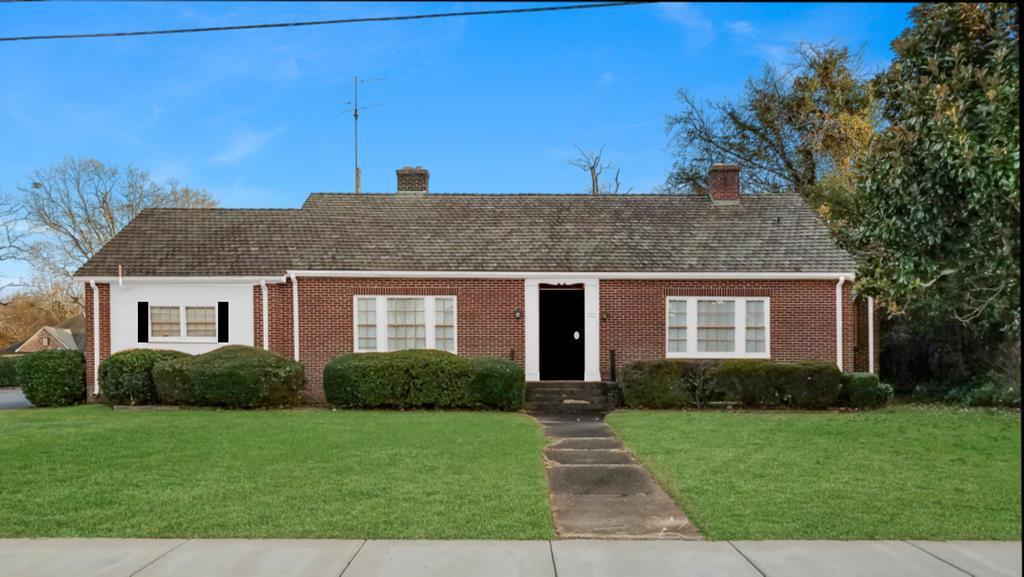 212 Magnolia Ave - Photo 1
