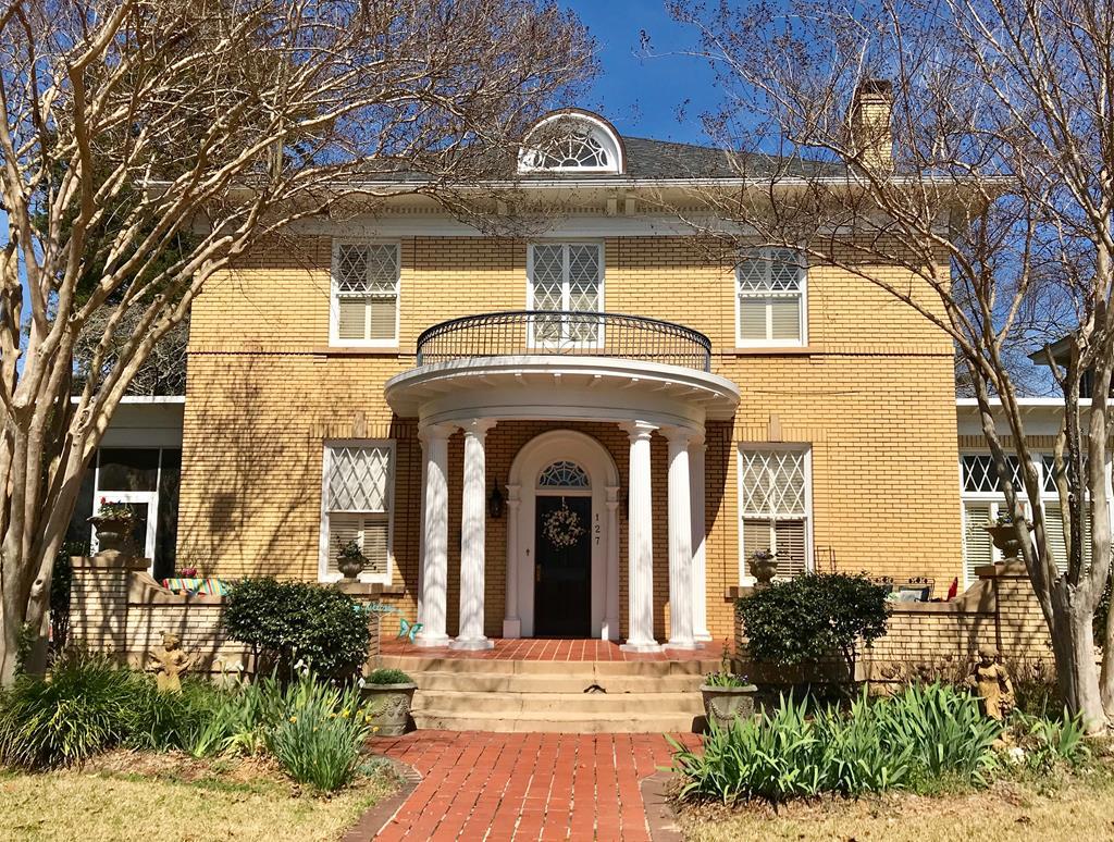 127 Cambridge Avenue East - Photo 1