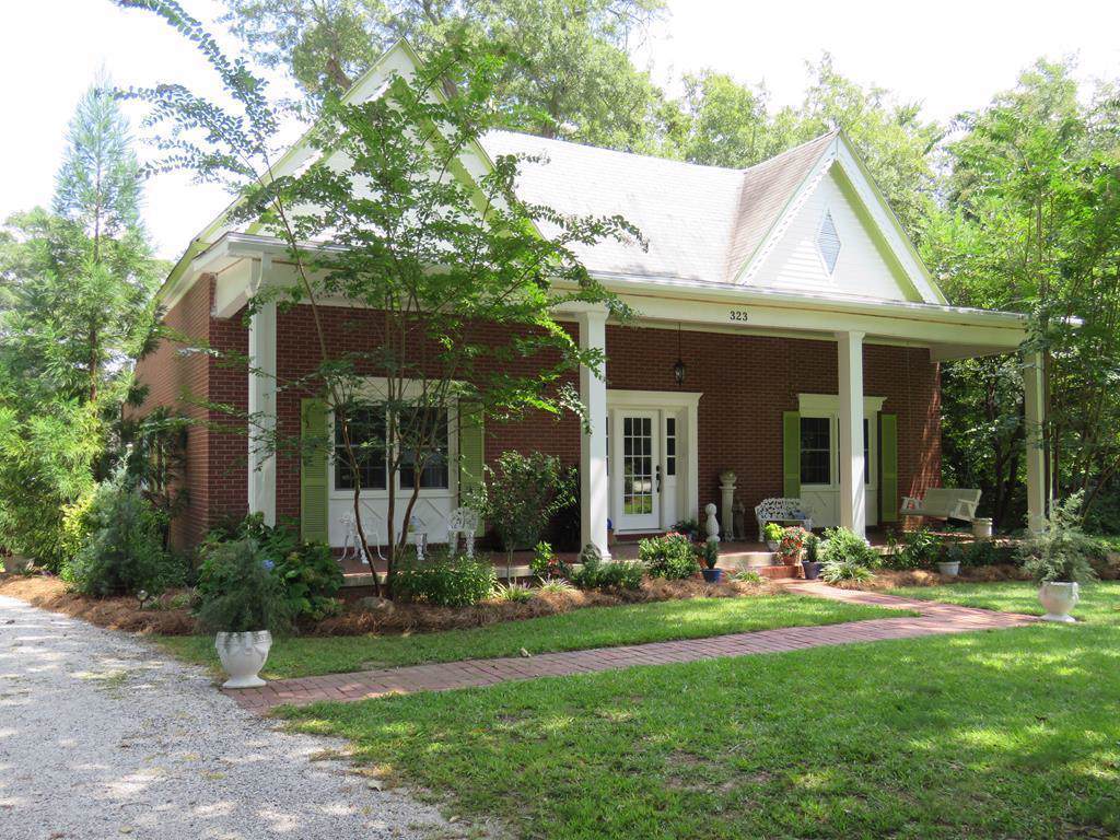 323 Main St - Photo 1