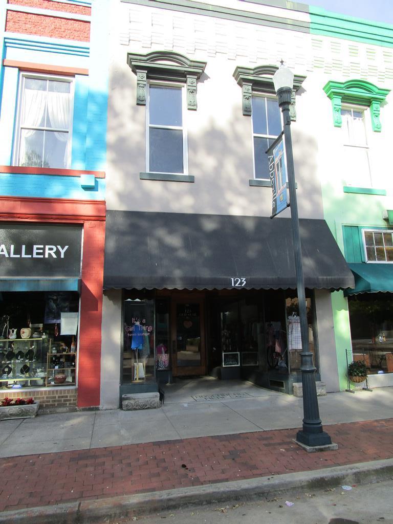 123 Court Square - Photo 1
