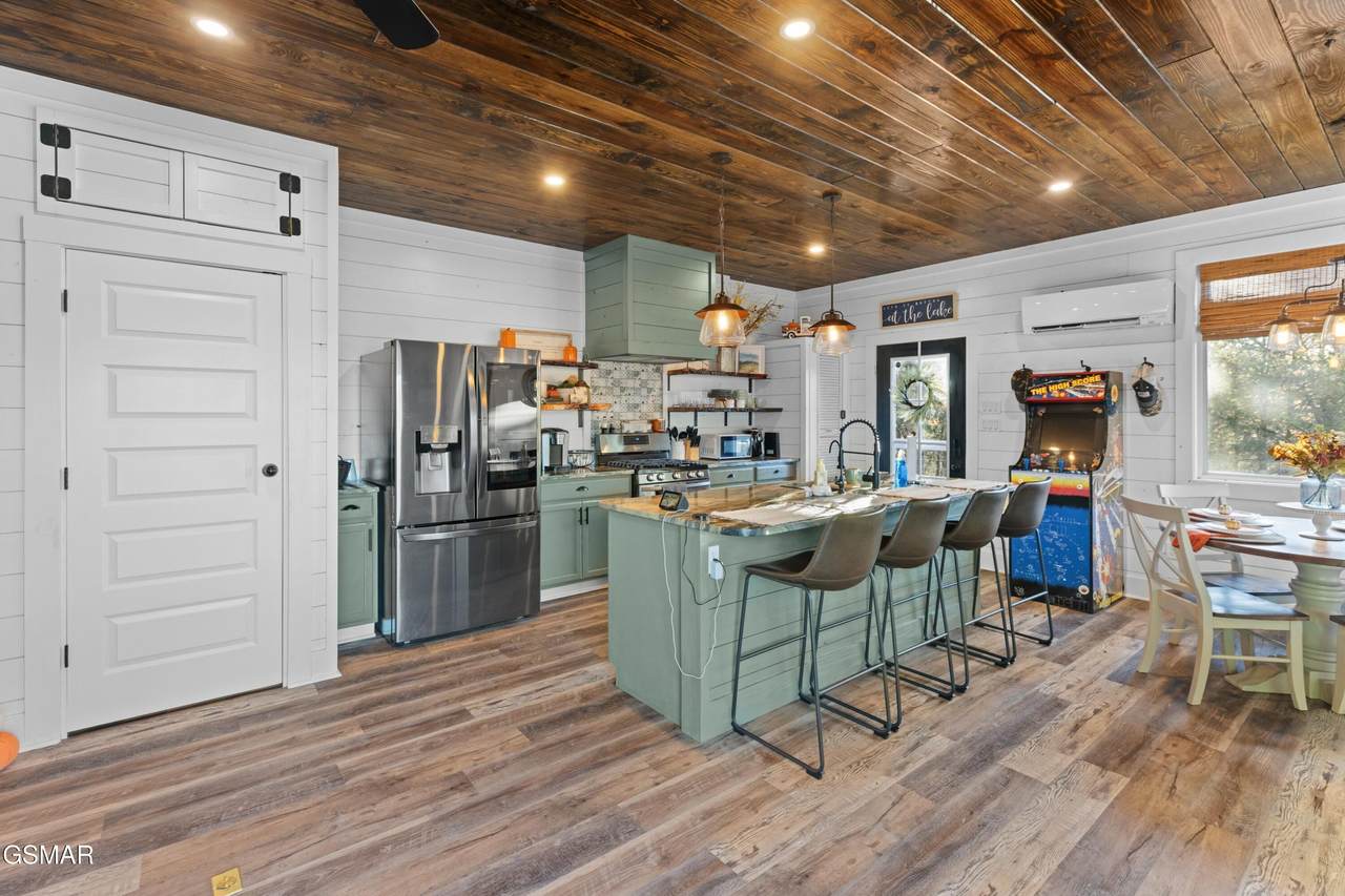 1905 Variety Way - Photo 1