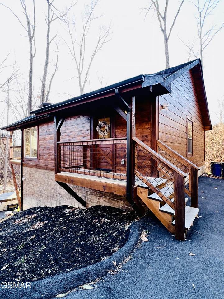 844 Pine Top Ln - Photo 1