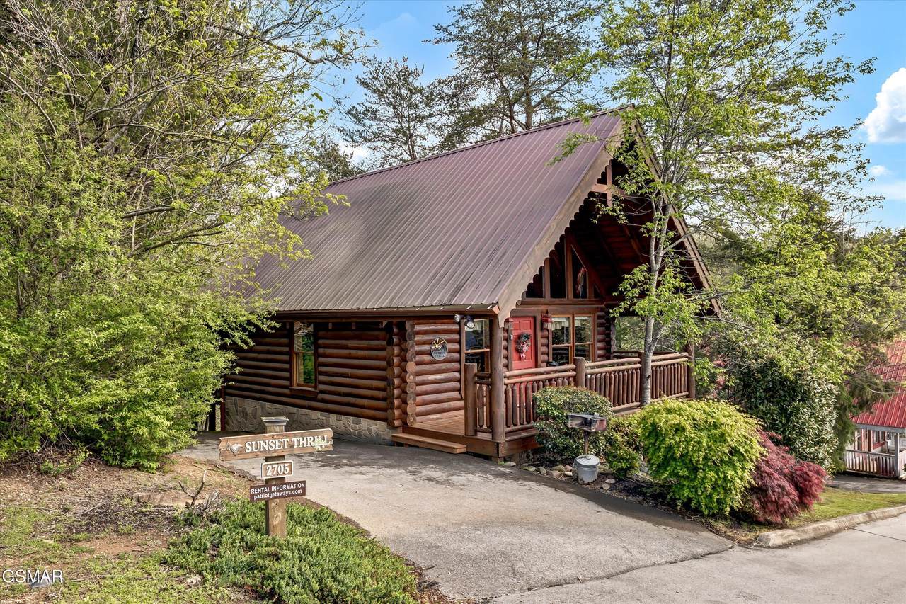2705 Alps Way - Photo 1