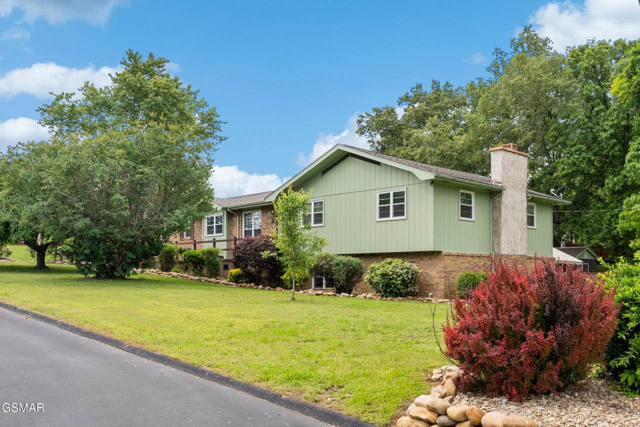 310 Hollywood Circle - Photo 1