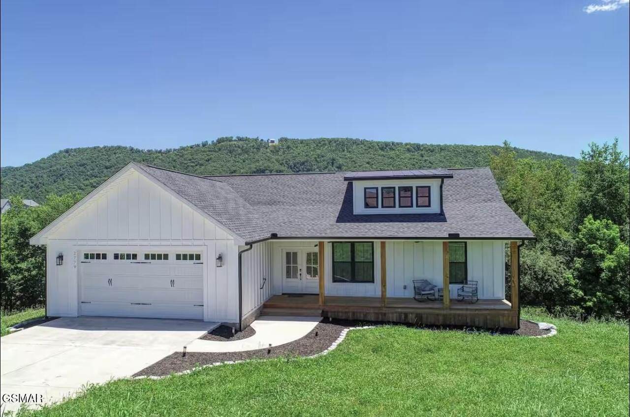 2779 Maplecrest Lane - Photo 1