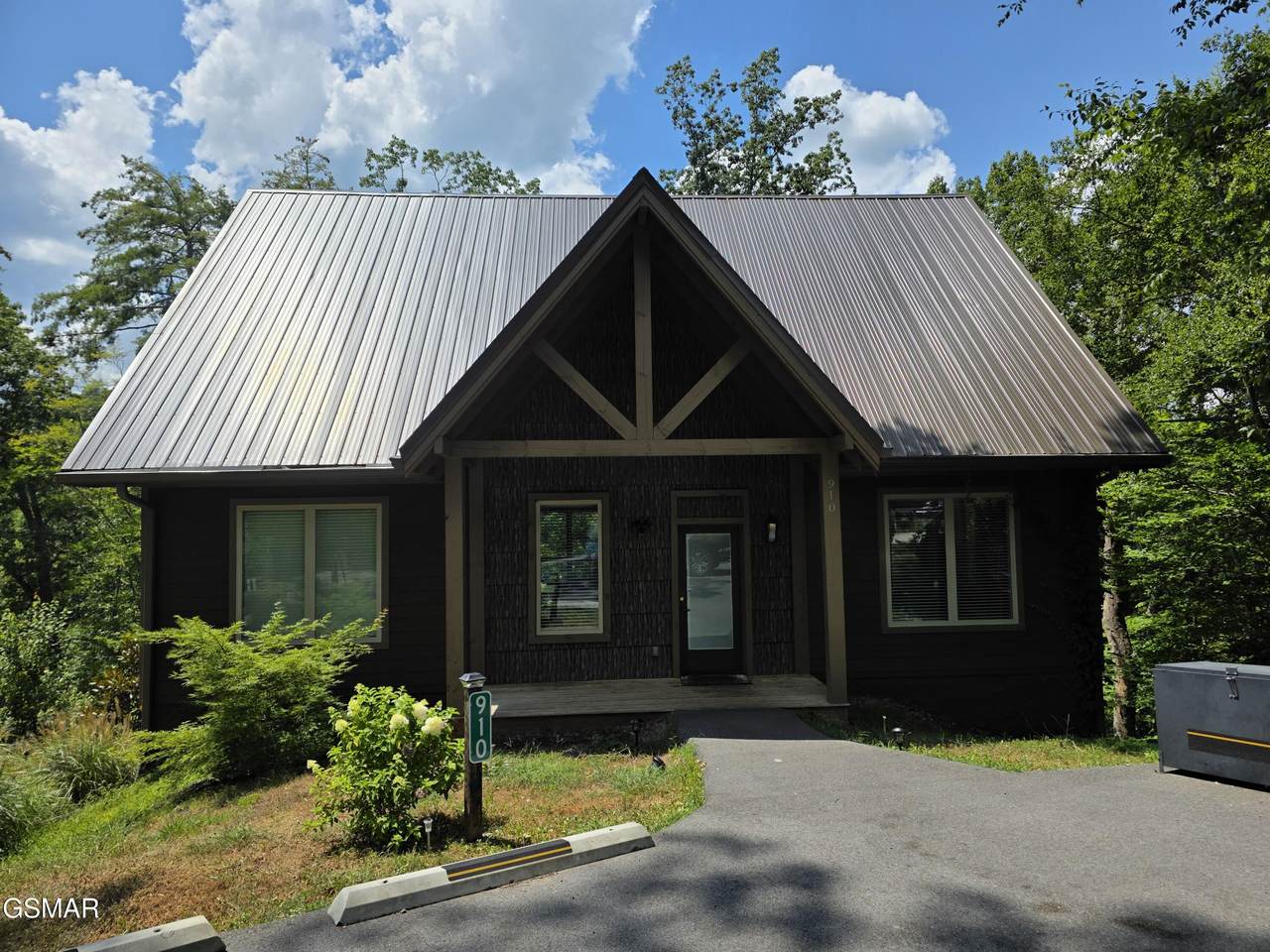 910 Saddle Creek Way - Photo 1