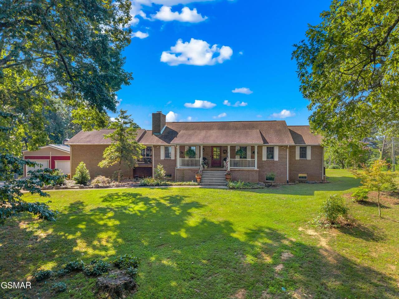 625 Armstrong Drive - Photo 1