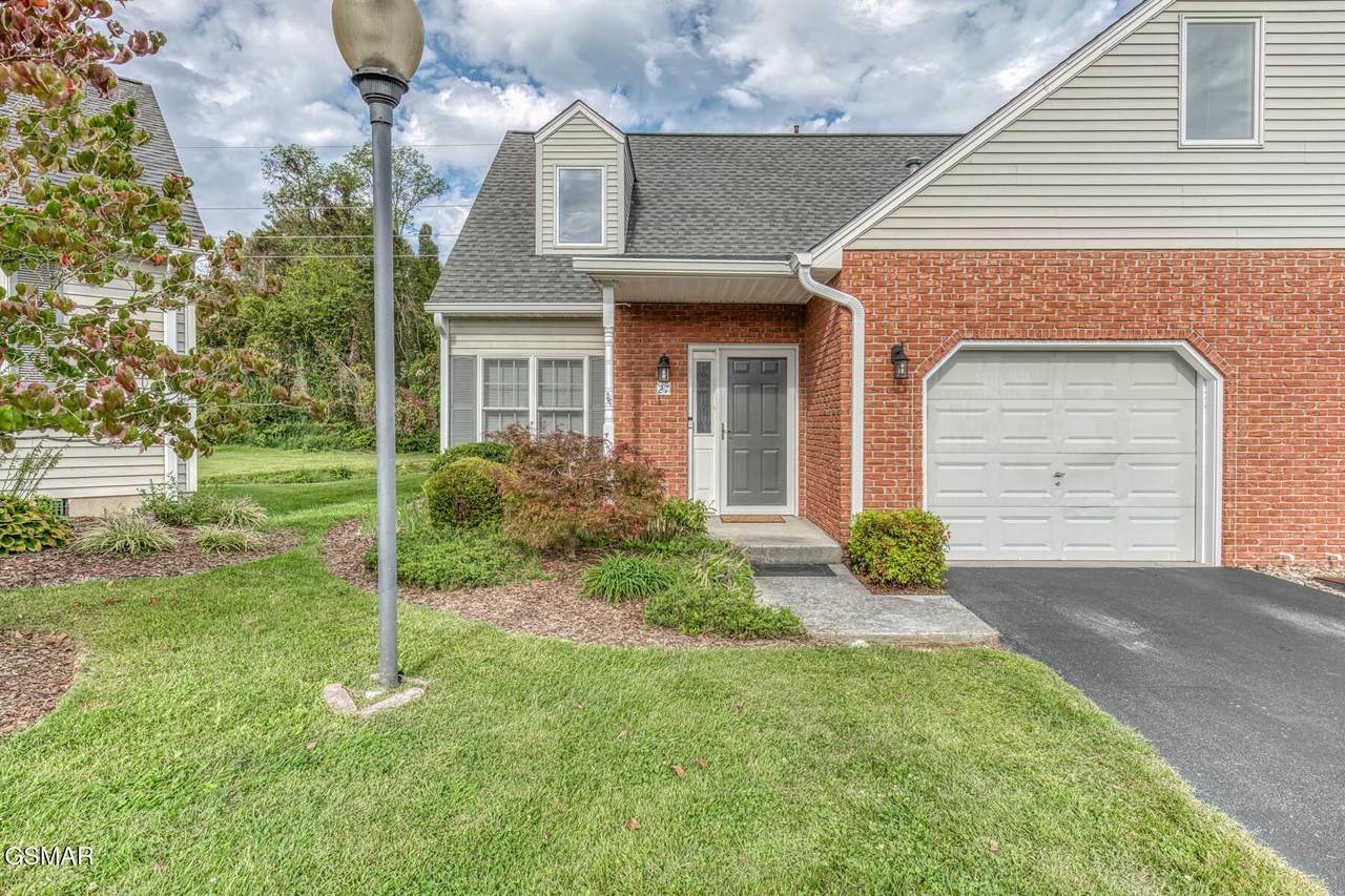 1725 Lakeview Drive - Photo 1