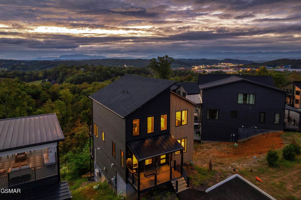 1302 Reedmont Way - Photo 1