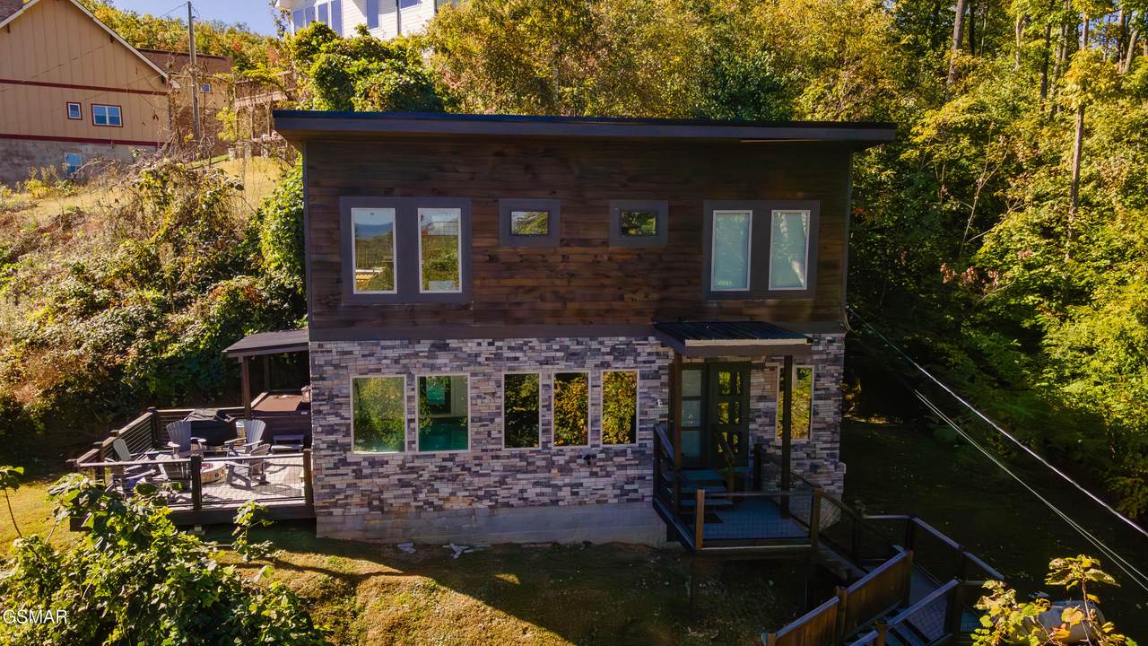 869 Chestnut Drive - Photo 1