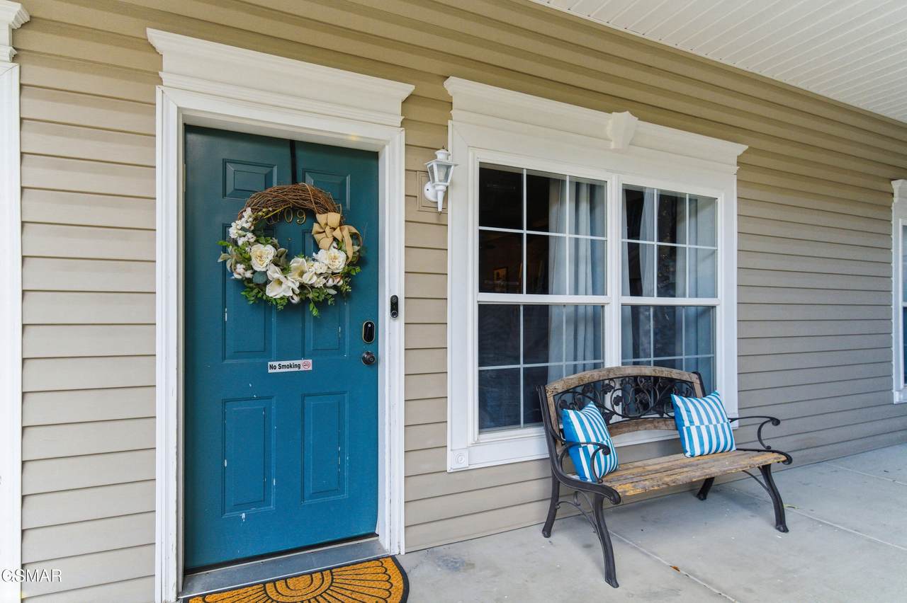 2743 Colonial Drive - Photo 1