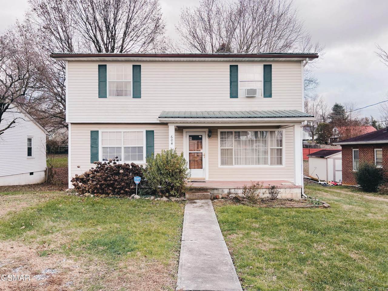 604 Brown Avenue - Photo 1