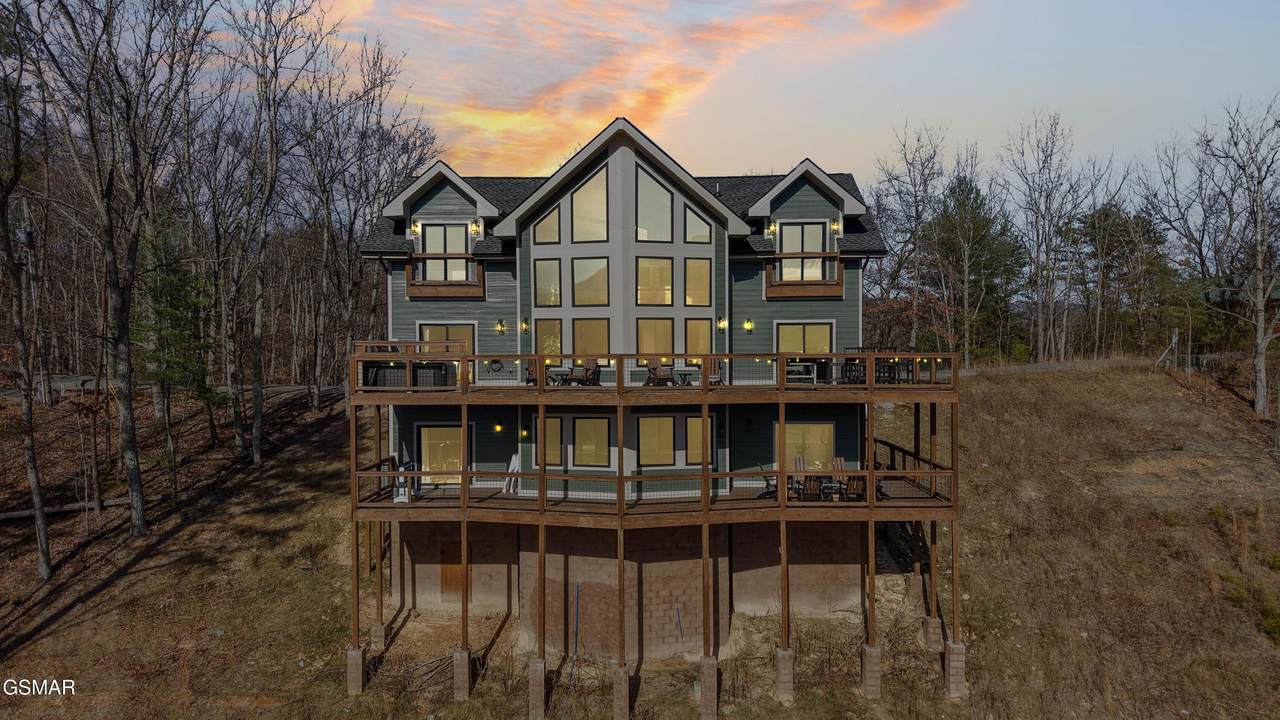 2731 Knight Way - Photo 1