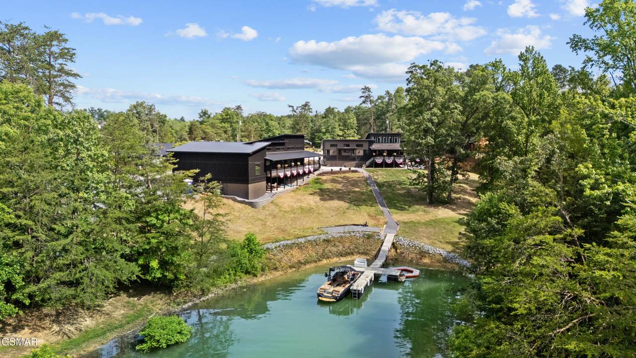 2466/2472 Mcqueen Way - Photo 1