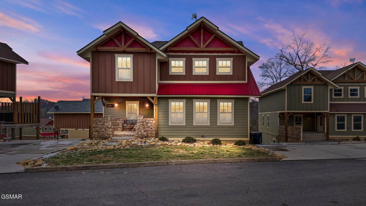 1011 Potters Way - Photo 1