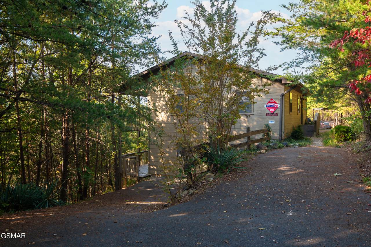 1433 Twin Rock Drive - Photo 1