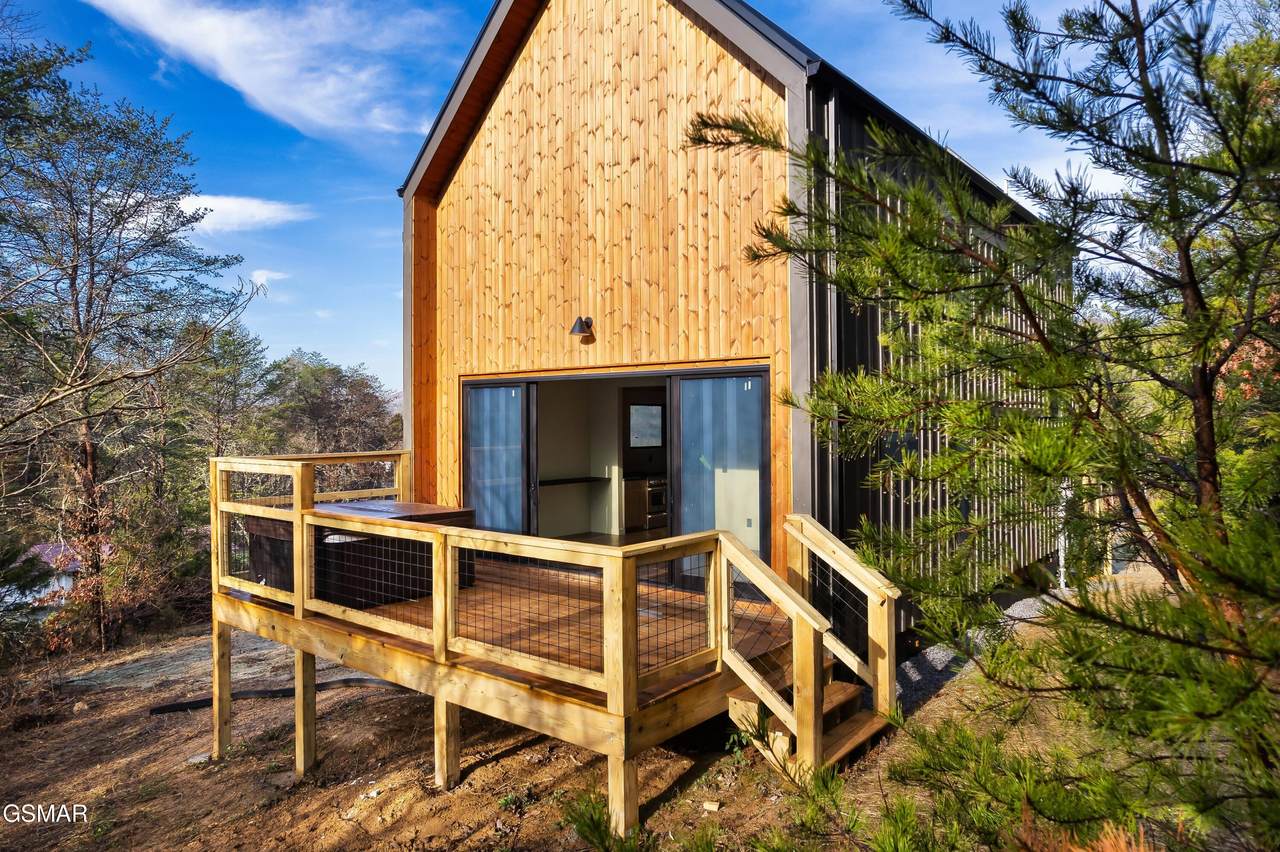 3553 Lillie Boulevard - Photo 1