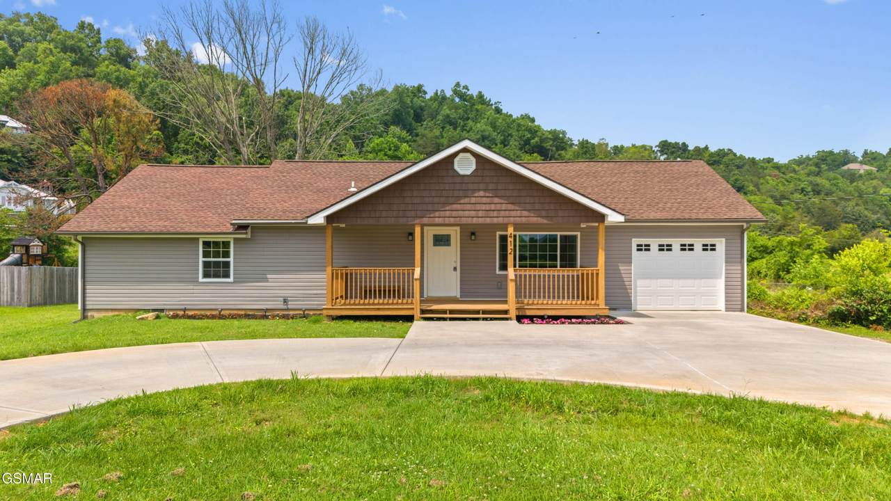 412 Apple Valley Road - Photo 1