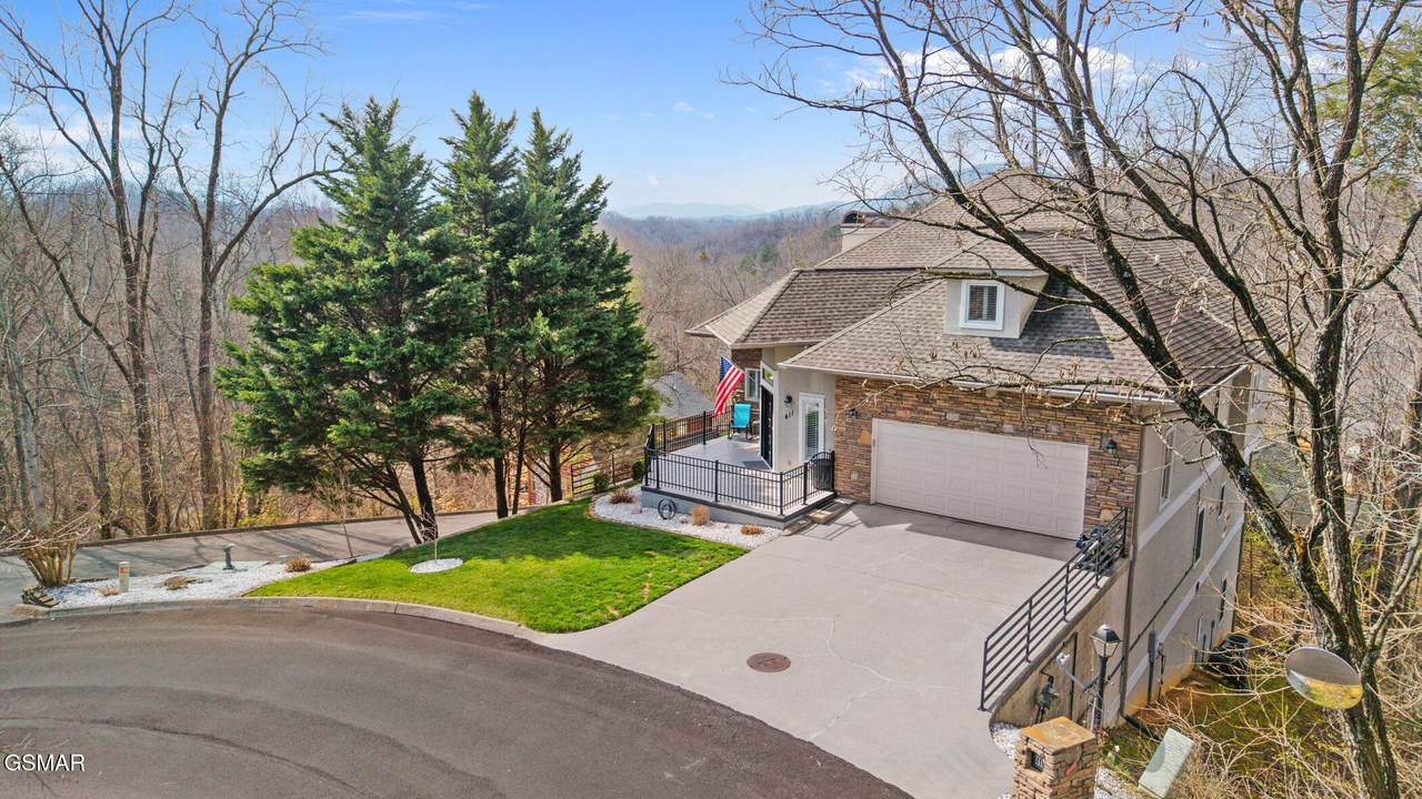 411 Maggie Mack Lane - Photo 1