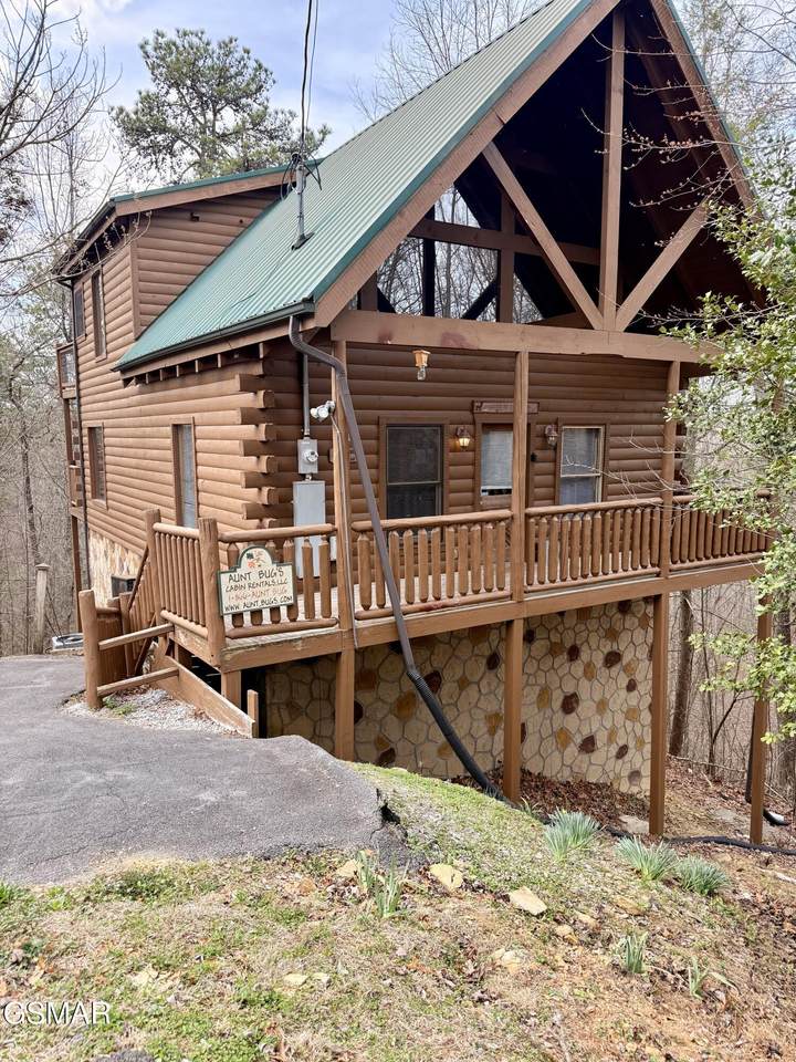 1724 Azalea Circle - Photo 1