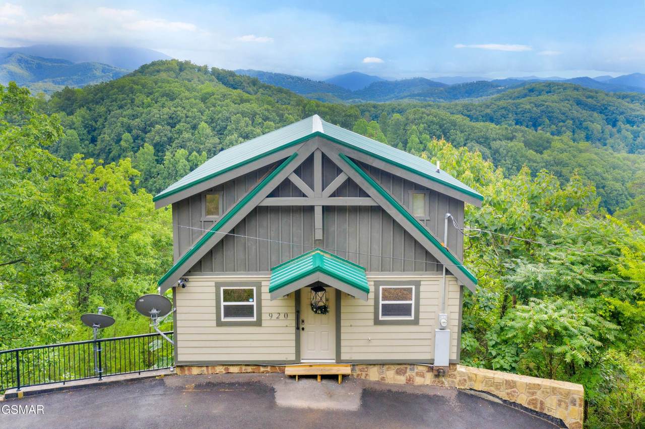920 Falcon View Way - Photo 1