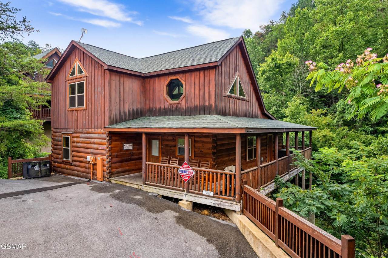 1924 Bear Creek Falls Way - Photo 1