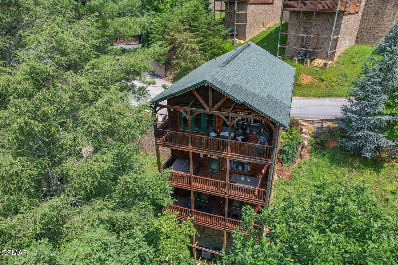 808 Great Smoky Way - Photo 1