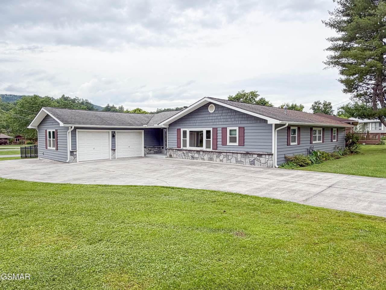302 Park View Circle - Photo 1