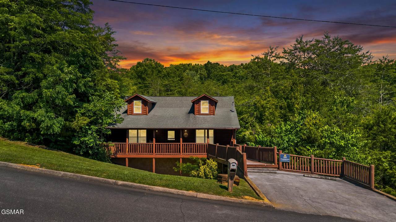 1960 Oakmont Drive - Photo 1