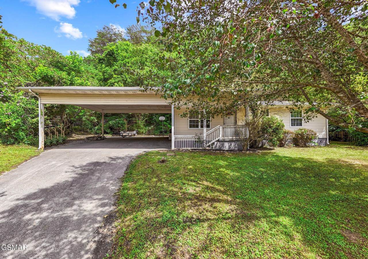 1015 Oakville Lane - Photo 1