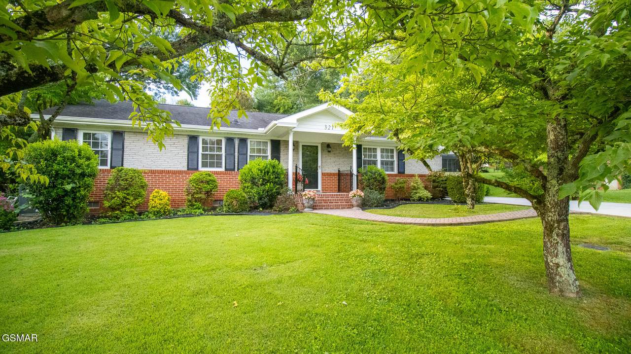 321 Creekmoor Drive - Photo 1