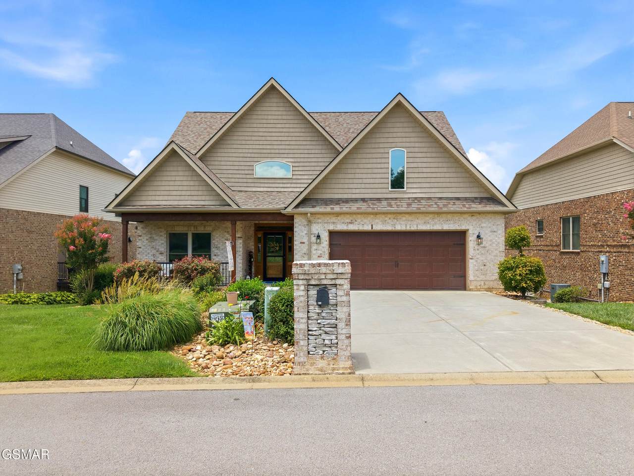 705 Waters Edge - Photo 1