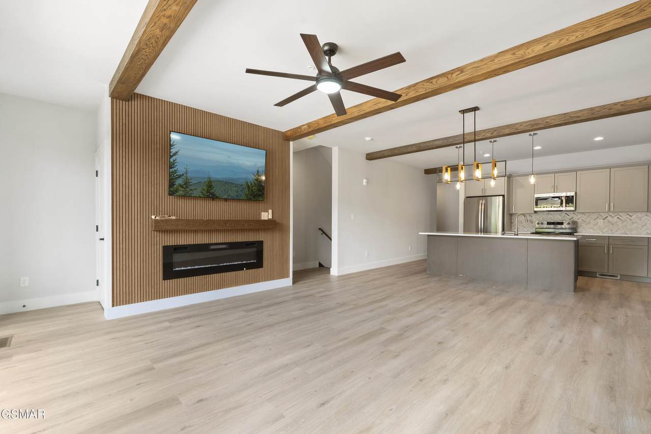 215 Circle Drive - Photo 1