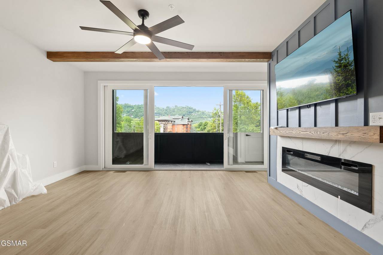 215 Circle Drive - Photo 1