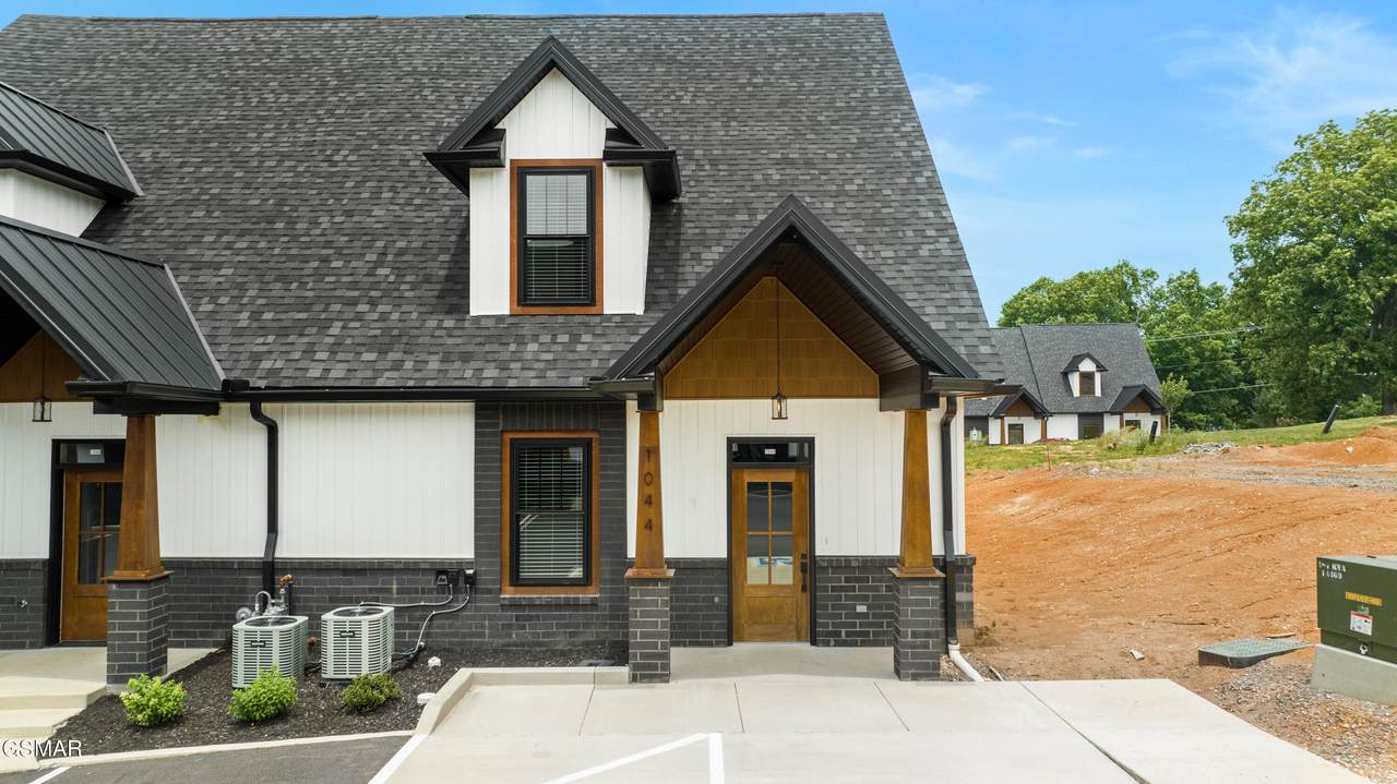 1044 Watch Hill Way - Photo 1