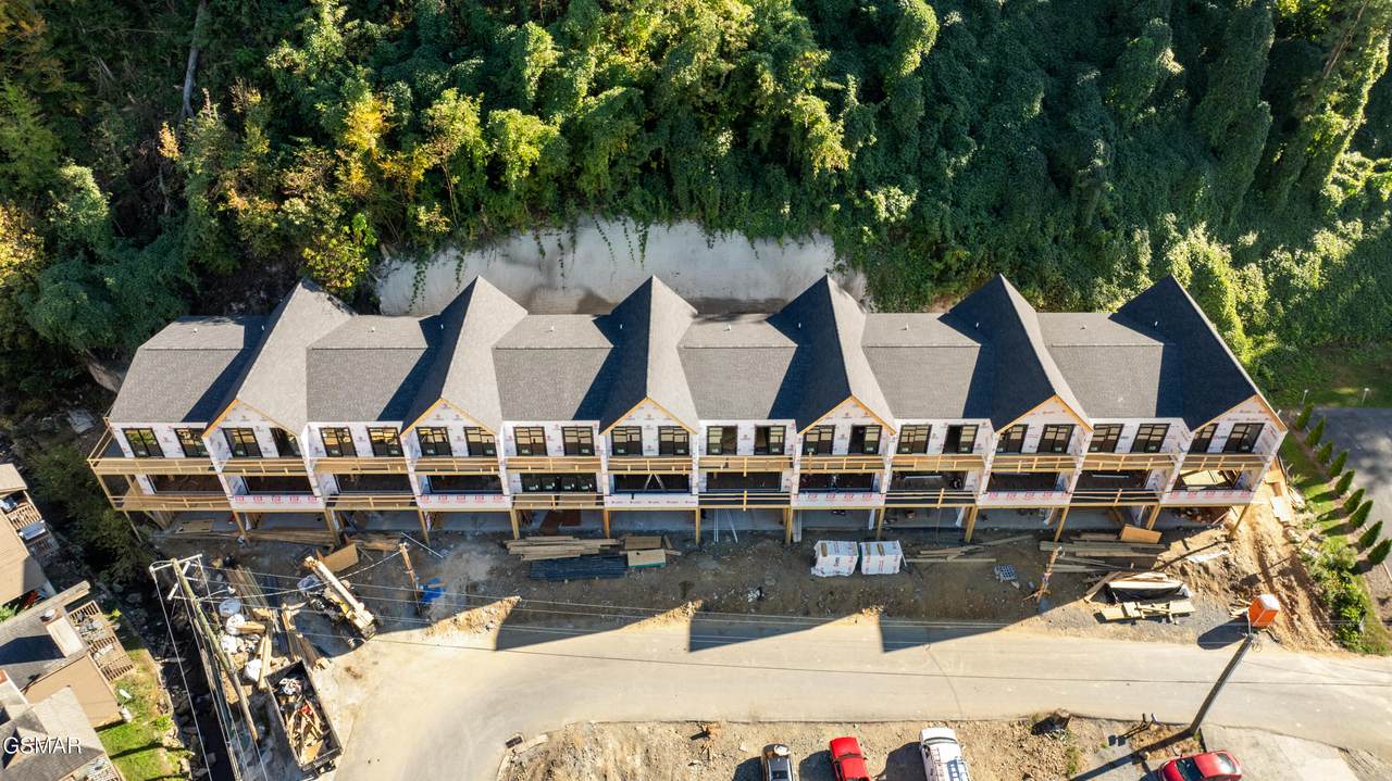 215 Circle Drive - Photo 1