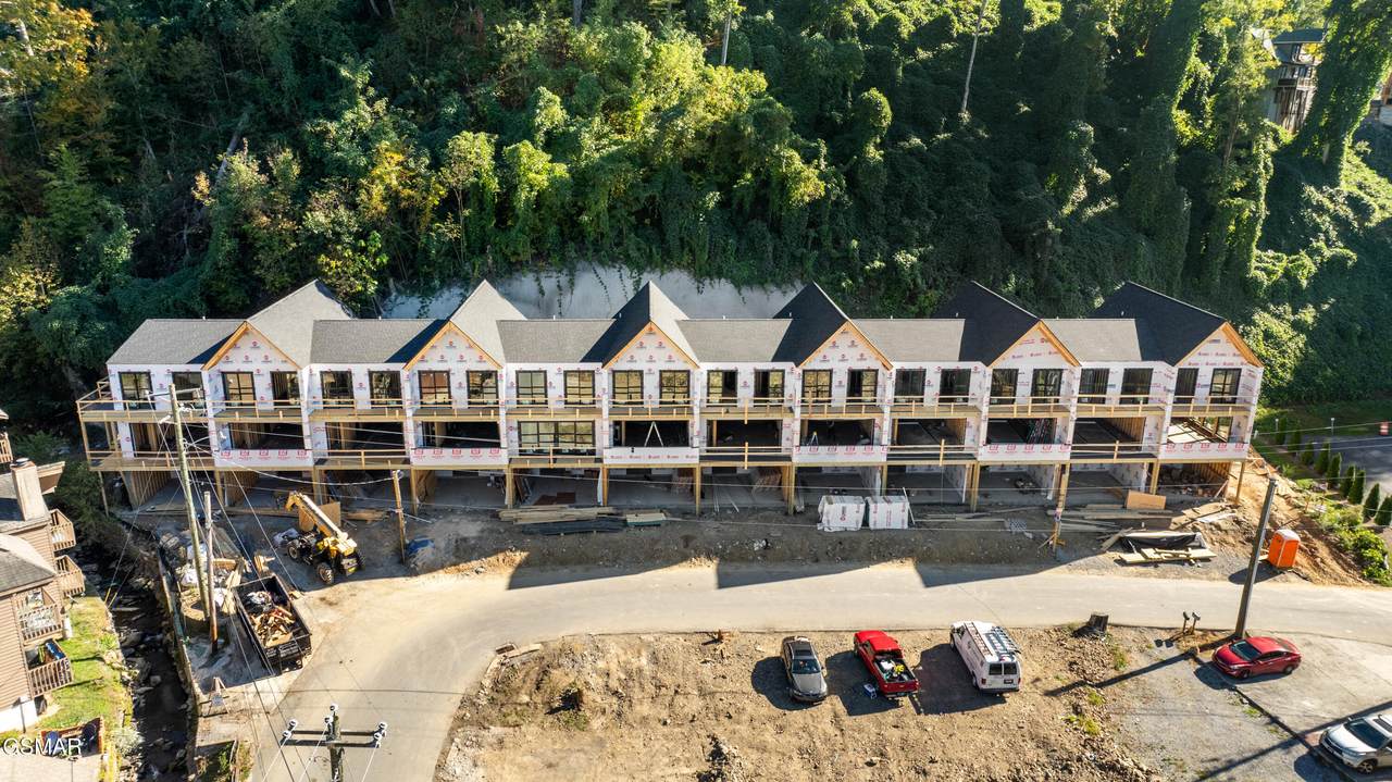 215 Circle Drive - Photo 1