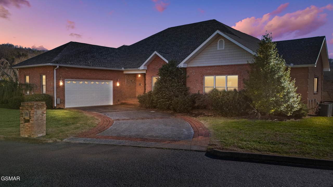 1811 Jordans Creek Way - Photo 1