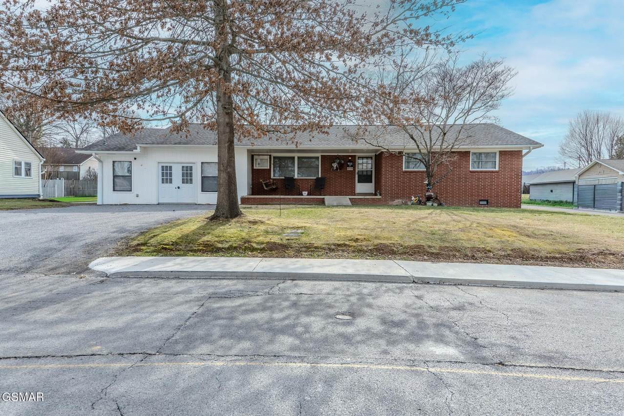 215 Valley Drive - Photo 1