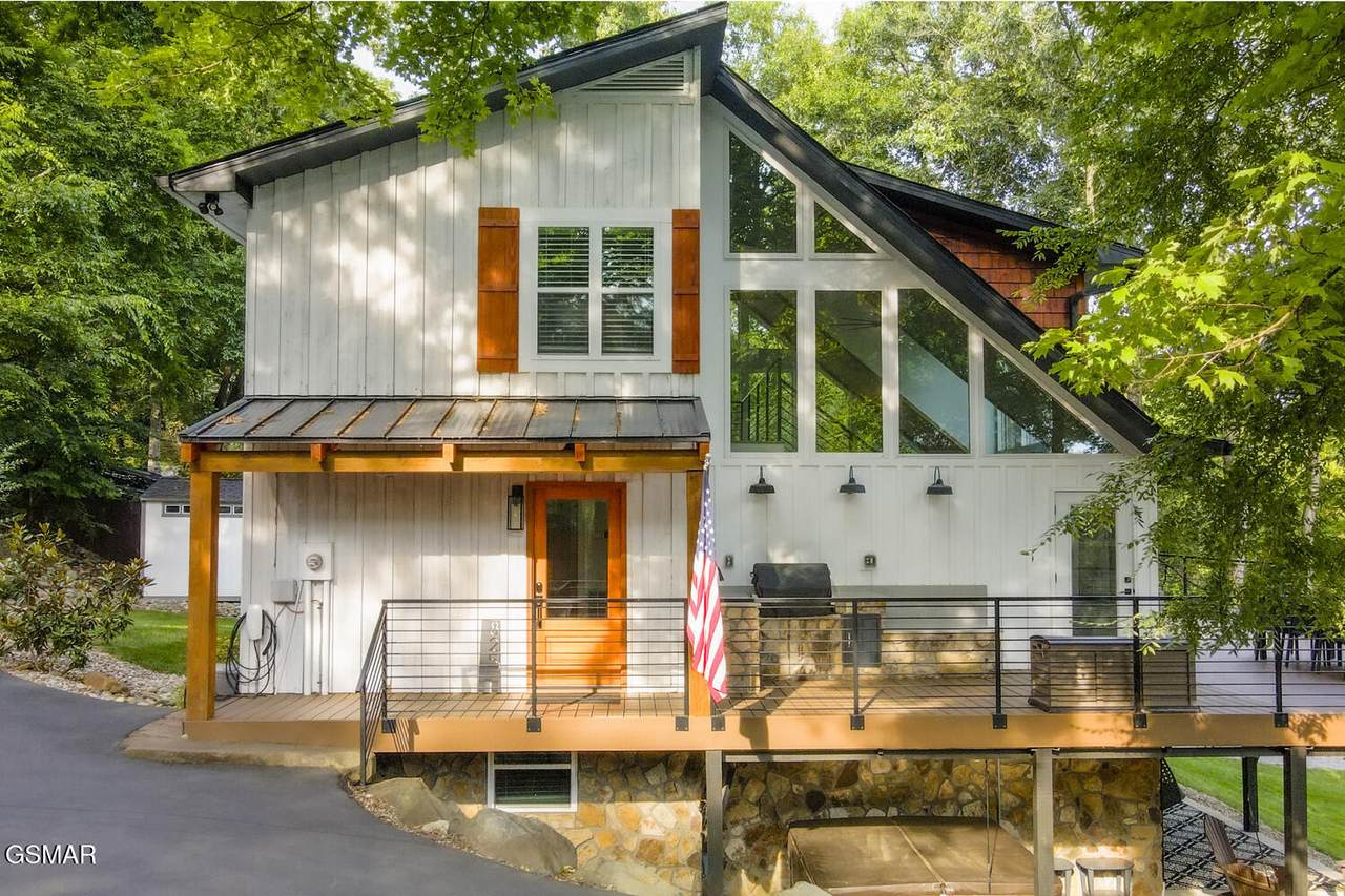 825 Plainview Drive - Photo 1