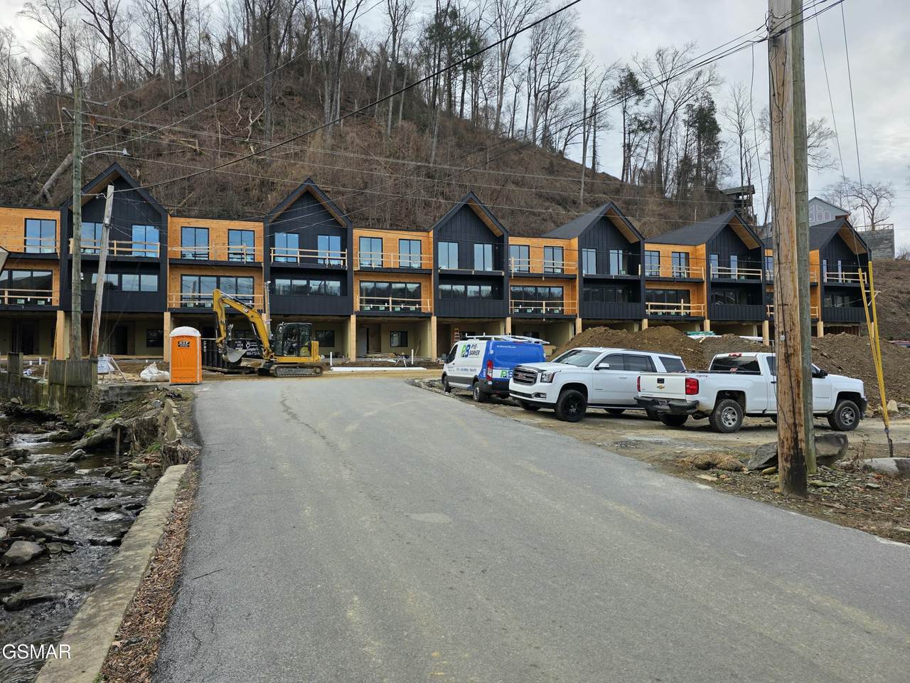 215 Circle Drive - Photo 1