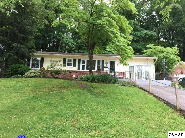 2200 Maplewood Dr - Photo 1