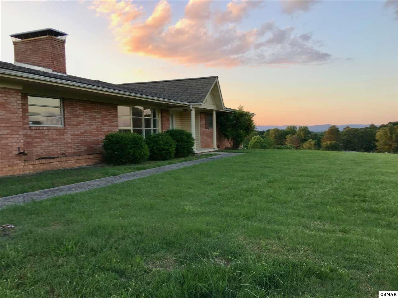 421 Callaway Dr - Photo 1
