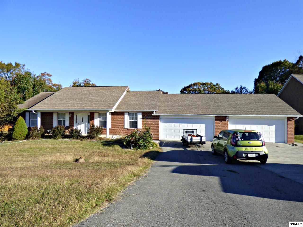 911 Red Oak Ln. - Photo 1