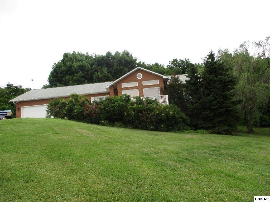 940 Hilltop Ln - Photo 1