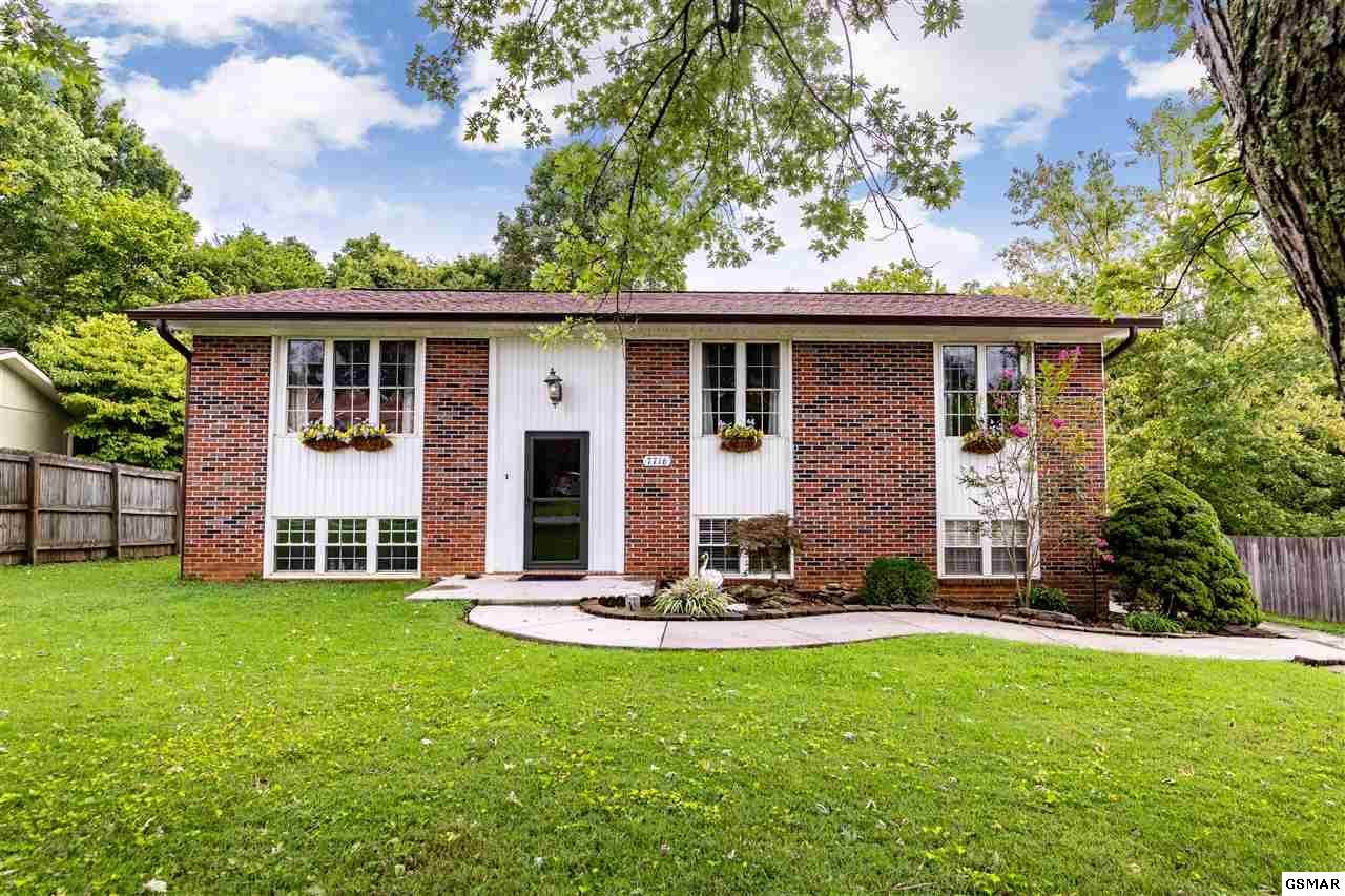 7716 Whispering Oak Cir - Photo 1