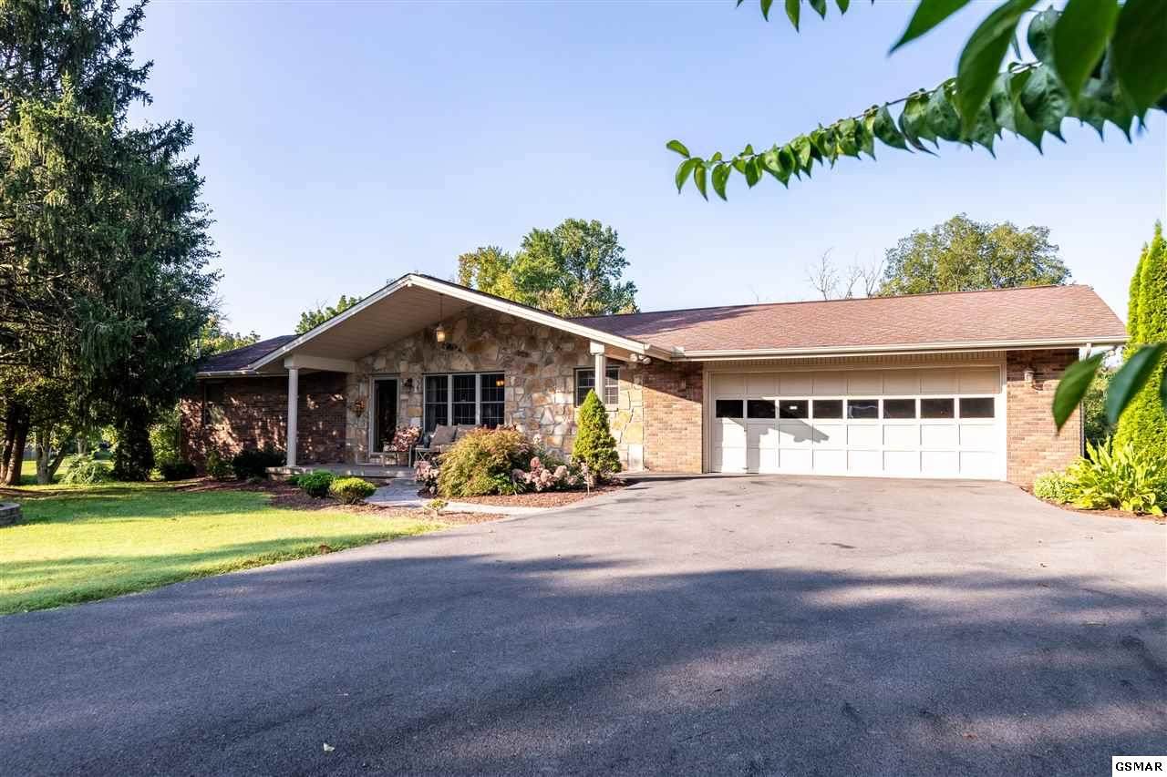 1910 Riverview Cir - Photo 1